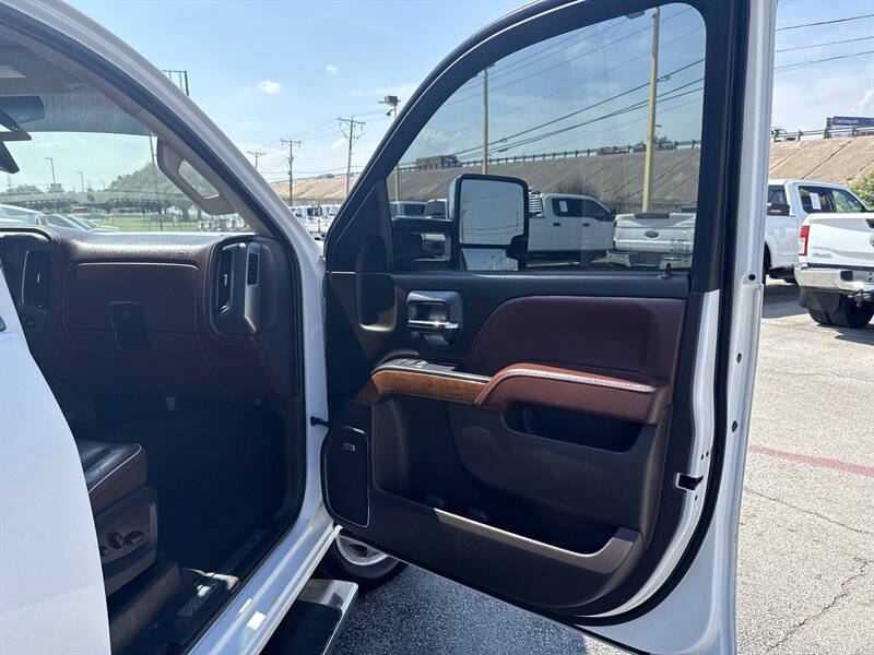 2019 Chevrolet Silverado 3500 High Country - Photo 16 - Arlington, TX 76011