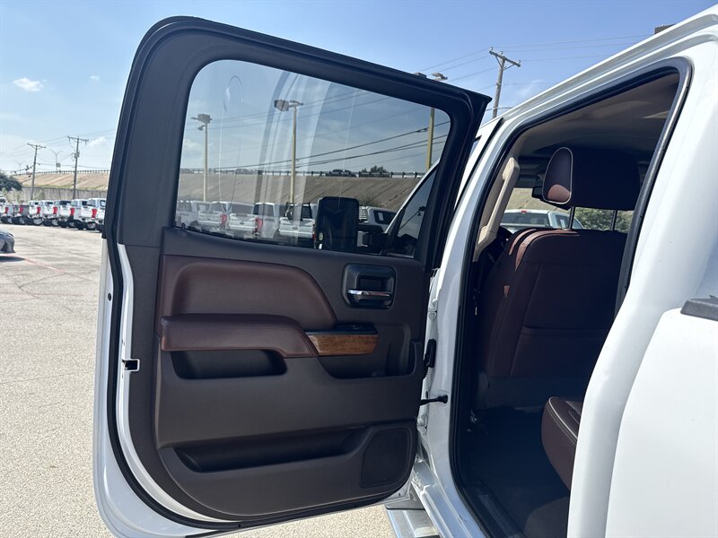 2019 Chevrolet Silverado 3500 High Country - Photo 15 - Arlington, TX 76011
