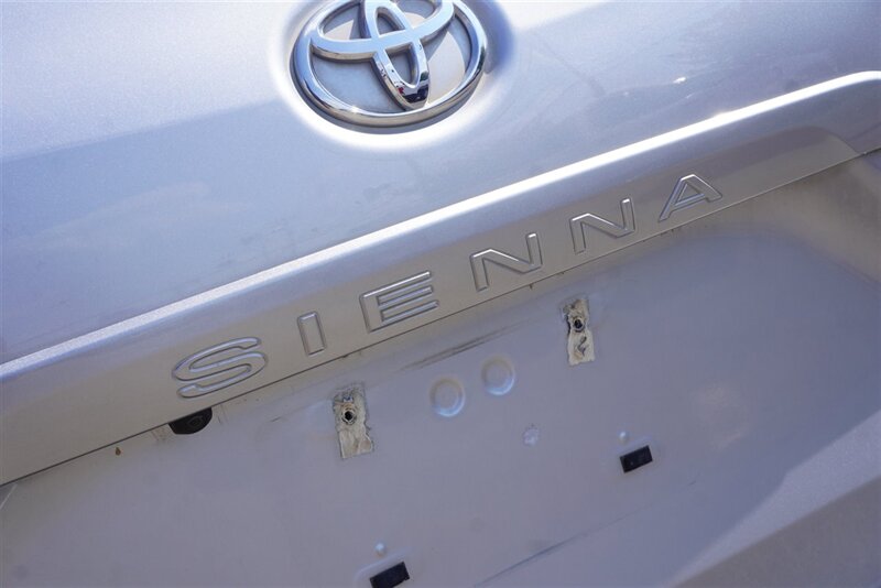 2017 Toyota Sienna LE 7-Passenger photo