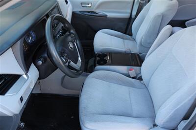 2018 Toyota Sienna LE 7-Passenger   - Photo 19 - Arlington, TX 76011