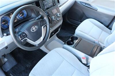 2018 Toyota Sienna LE 7-Passenger   - Photo 18 - Arlington, TX 76011