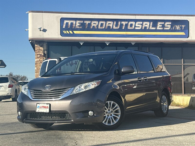 2016 Toyota Sienna XLE 7-Passenger Auto  