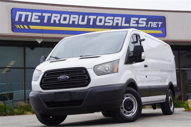 The 2016 Ford TRANSIT 150 photos