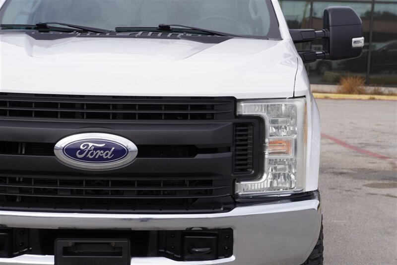 2017 Ford F-250 XL - Photo 10 - Arlington, TX 76011