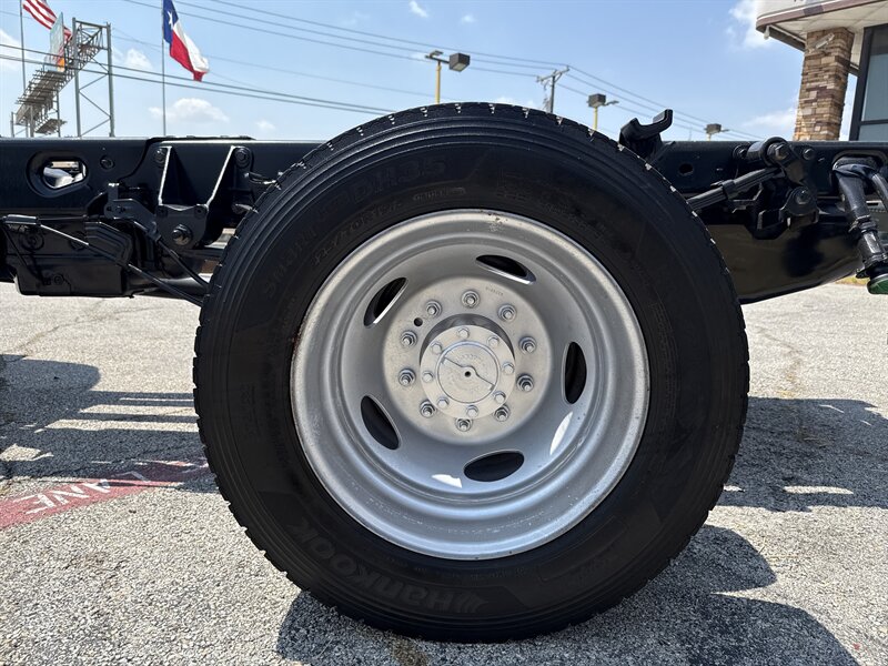 2018 Ford F-550 W - Photo 10 - Arlington, TX 76011