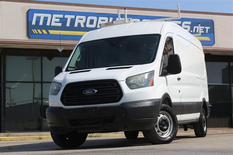 The 2016 Ford TRANSIT 250 photos