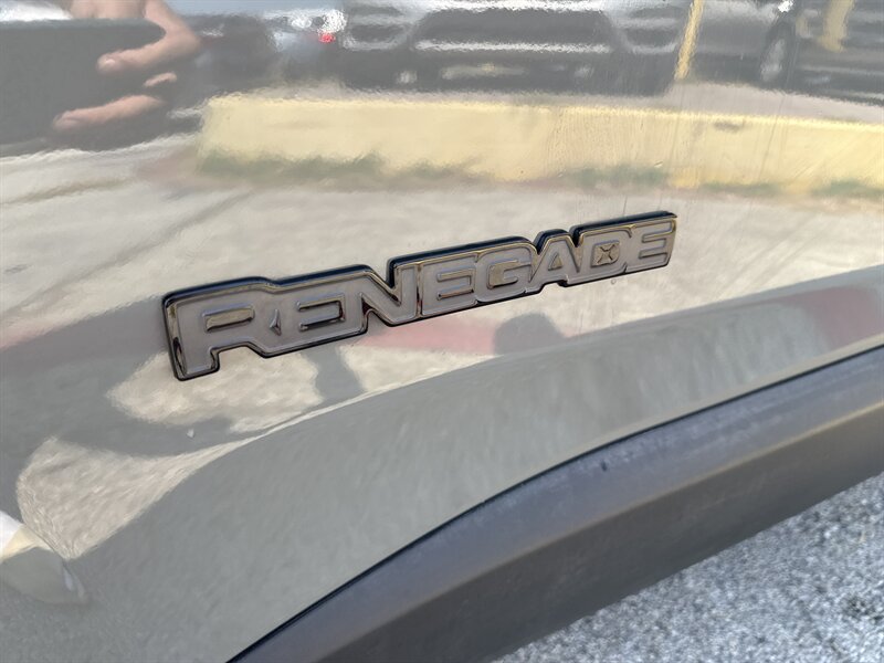2023 Jeep Renegade Latitude - Photo 13 - Arlington, TX 76011