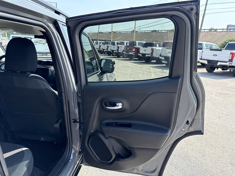 2023 Jeep Renegade Latitude - Photo 21 - Arlington, TX 76011