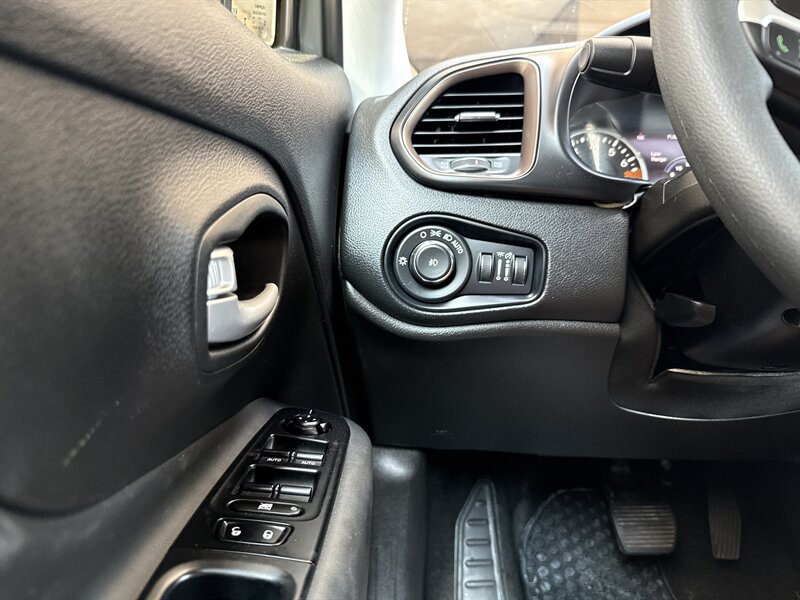2023 Jeep Renegade Latitude - Photo 23 - Arlington, TX 76011