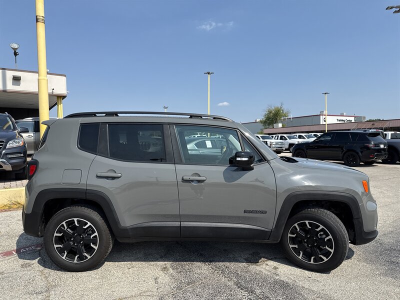 2023 Jeep Renegade Latitude - Photo 4 - Arlington, TX 76011