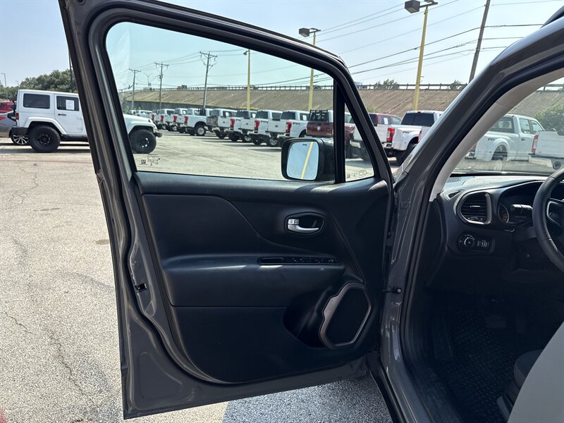 2023 Jeep Renegade Latitude - Photo 15 - Arlington, TX 76011