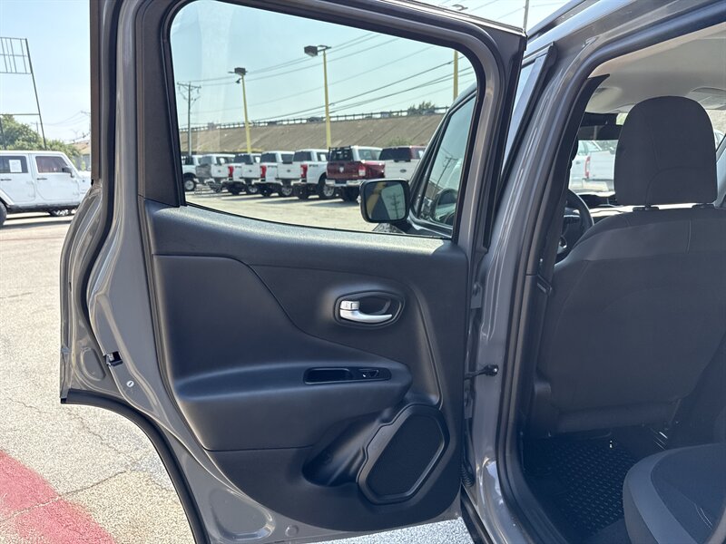 2023 Jeep Renegade Latitude - Photo 17 - Arlington, TX 76011