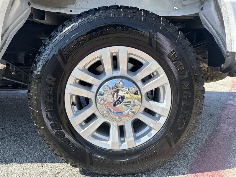 2020 Ford F-250 XLT - Photo 12 - Arlington, TX 76011