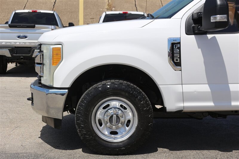 2017 Ford F-250 XL - Photo 14 - Arlington, TX 76011
