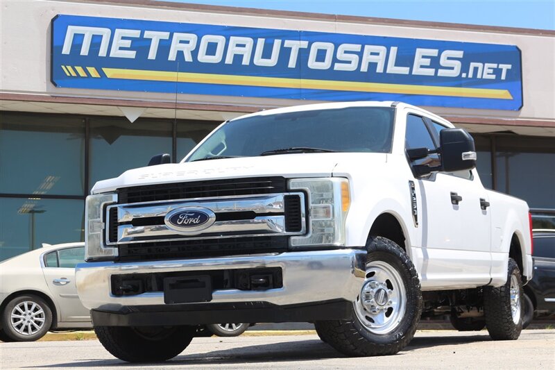 2017 Ford F-250 XL   - Photo 1 - Arlington, TX 76011