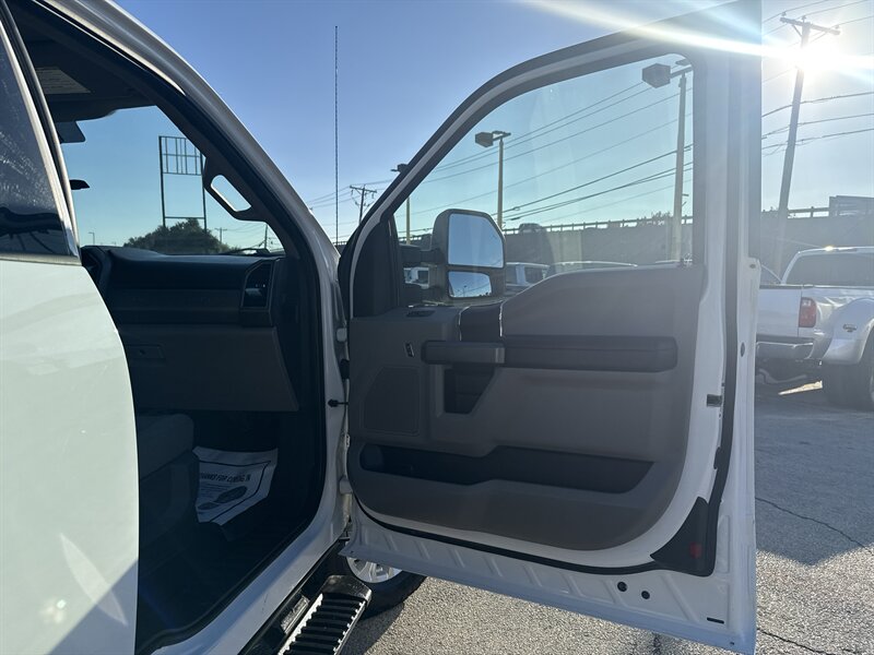 2022 Ford F-250 XLT - Photo 17 - Arlington, TX 76011