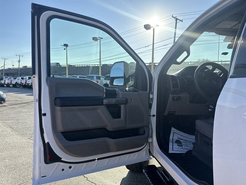 2022 Ford F-250 XLT - Photo 13 - Arlington, TX 76011