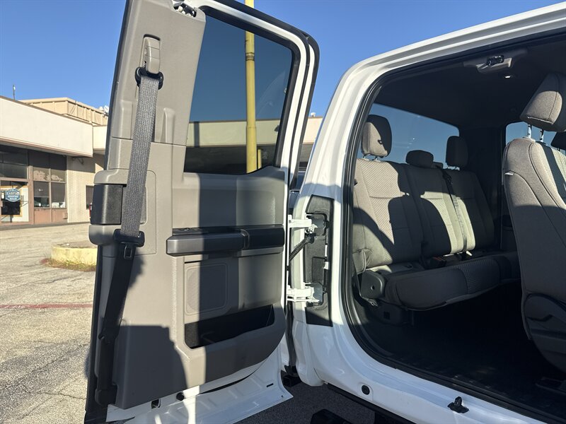 2022 Ford F-250 XLT - Photo 19 - Arlington, TX 76011