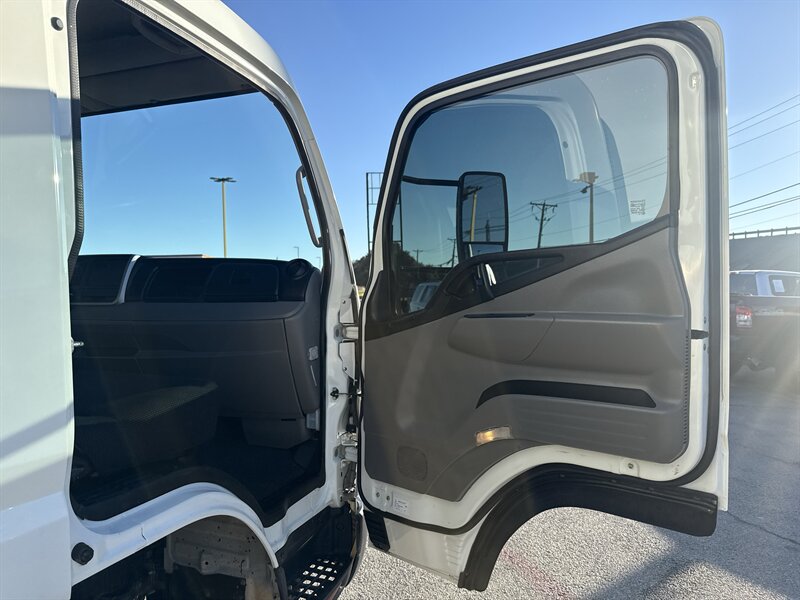 2021 Mitsubishi Fuso FE180 FE - Photo 17 - Arlington, TX 76011