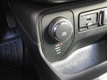 2015 Jeep Renegade Latitude 4x4 Backup Cam/Blind Spot/Heated Seats   - Photo 28 - Coombs, BC V0R 1M0
