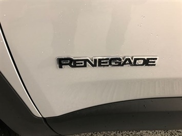 2015 Jeep Renegade Latitude 4x4 Backup Cam/Blind Spot/Heated Seats   - Photo 20 - Coombs, BC V0R 1M0