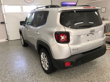 2015 Jeep Renegade Latitude 4x4 Backup Cam/Blind Spot/Heated Seats   - Photo 12 - Coombs, BC V0R 1M0