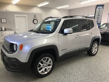 2015 Jeep Renegade Latitude 4x4 Backup Cam/Blind Spot/Heated Seats   - Photo 1 - Coombs, BC V0R 1M0