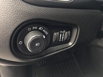 2015 Jeep Renegade Latitude 4x4 Backup Cam/Blind Spot/Heated Seats   - Photo 24 - Coombs, BC V0R 1M0