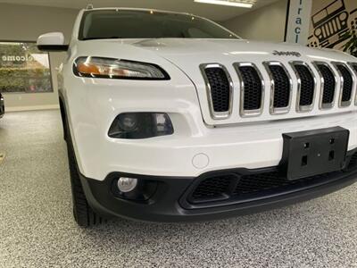 2014 Jeep Cherokee Latitude 4x4 V6 Panoramic Roof New Tires New Brake   - Photo 11 - Coombs, BC V0R 1M0