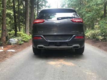 2015 Jeep Cherokee Limited  4x4 v6 with roof and Nav - Photo 11 - Coombs, BC V0R 1M0