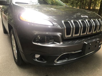 2015 Jeep Cherokee Limited  4x4 v6 with roof and Nav - Photo 3 - Coombs, BC V0R 1M0