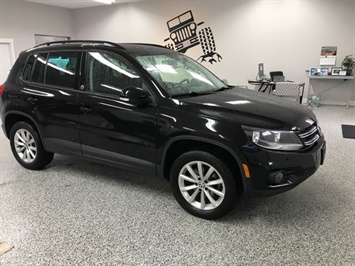 2017 Volkswagen Tiguan Wolfsburg Edition 4Motion AWD fully appointed   - Photo 14 - Coombs, BC V0R 1M0