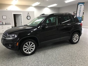 2017 Volkswagen Tiguan Wolfsburg Edition 4Motion AWD fully appointed   - Photo 1 - Coombs, BC V0R 1M0