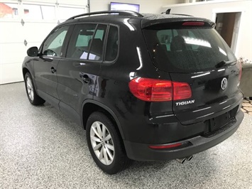 2017 Volkswagen Tiguan Wolfsburg Edition 4Motion AWD fully appointed   - Photo 3 - Coombs, BC V0R 1M0