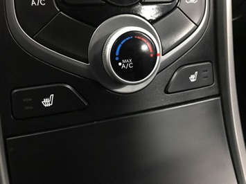 2015 Hyundai Elantra SE- Heated Front Seats and Bluetooth   - Photo 16 - Coombs, BC V0R 1M0