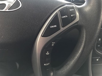 2015 Hyundai Elantra SE- Heated Front Seats and Bluetooth   - Photo 14 - Coombs, BC V0R 1M0