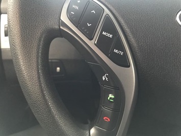 2015 Hyundai Elantra SE- Heated Front Seats and Bluetooth   - Photo 13 - Coombs, BC V0R 1M0