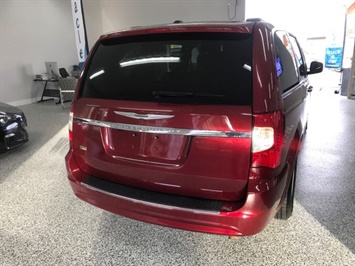 2012 Chrysler Town & Country Touring-Navigation, power dual sliding doors and l  Power Doors and Liftgate - Photo 33 - Coombs, BC V0R 1M0