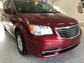 2012 Chrysler Town & Country Touring-Navigation, power dual sliding doors and l  Power Doors and Liftgate - Photo 4 - Coombs, BC V0R 1M0