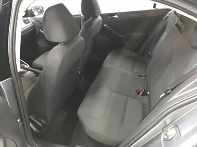 2011 Volkswagen Jetta Comfortline Auto, Power Sunroof, Heated seats   - Photo 14 - Coombs, BC V0R 1M0