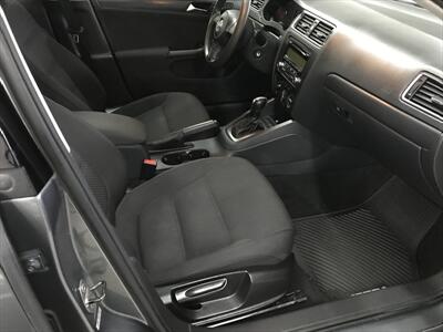 2011 Volkswagen Jetta Comfortline Auto, Power Sunroof, Heated seats   - Photo 10 - Coombs, BC V0R 1M0