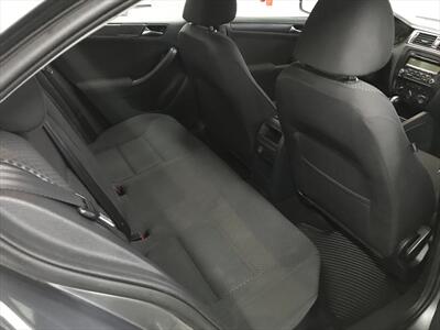 2011 Volkswagen Jetta Comfortline Auto, Power Sunroof, Heated seats   - Photo 8 - Coombs, BC V0R 1M0