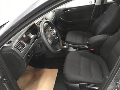 2011 Volkswagen Jetta Comfortline Auto, Power Sunroof, Heated seats   - Photo 16 - Coombs, BC V0R 1M0
