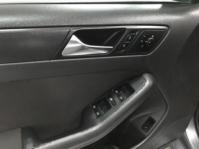 2011 Volkswagen Jetta Comfortline Auto, Power Sunroof, Heated seats   - Photo 17 - Coombs, BC V0R 1M0