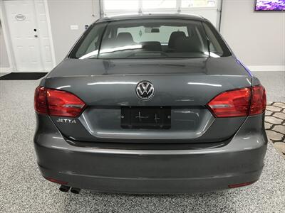 2011 Volkswagen Jetta Comfortline Auto, Power Sunroof, Heated seats   - Photo 12 - Coombs, BC V0R 1M0