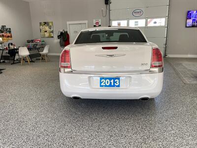 2013 Chrysler 300 Series V6 with Panoramic Roof and Heated Leather Seats   - Photo 8 - Coombs, BC V0R 1M0