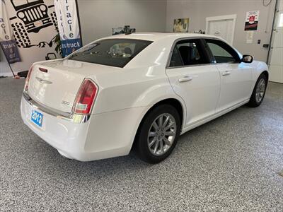 2013 Chrysler 300 Series V6 with Panoramic Roof and Heated Leather Seats   - Photo 10 - Coombs, BC V0R 1M0