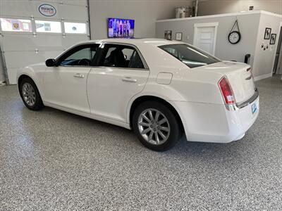 2013 Chrysler 300 Series V6 with Panoramic Roof and Heated Leather Seats   - Photo 6 - Coombs, BC V0R 1M0