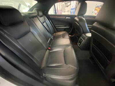 2013 Chrysler 300 Series V6 with Panoramic Roof and Heated Leather Seats   - Photo 25 - Coombs, BC V0R 1M0