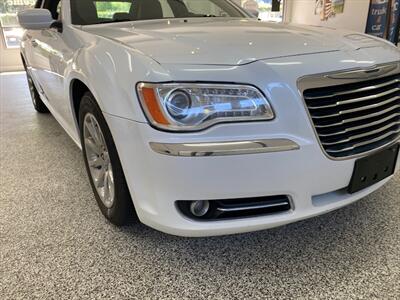 2013 Chrysler 300 Series V6 with Panoramic Roof and Heated Leather Seats   - Photo 14 - Coombs, BC V0R 1M0